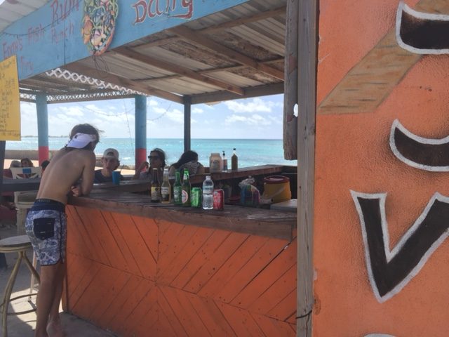 beach-bar-turkes-caicos-2